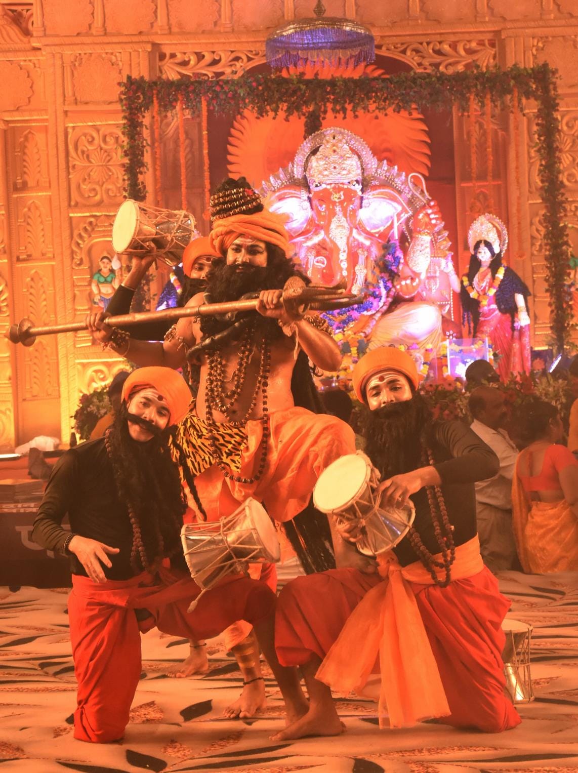 झूलेलाल वाटिका में श्री गणेश प्राकट्य कमेटी की ओर से किए जा रहे इस महोत्सव में रामनगरी के आचार् झूलेलाल वाटिका में श्री गणेश प्राकट्य कमेटी की ओर से किए जा रहे इस महोत्सव में रामनगरी के आचार्