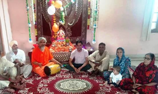कुरुक्षेत्र। पूजा अर्चना करते श्रद्धालु। विज्ञप्ति