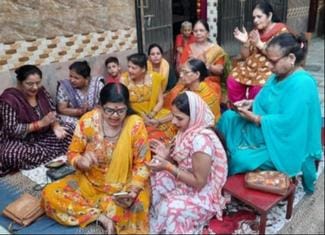 कादराबाद के शिव मंदिर में गणपति की पूजा अर्चना करते श्रद्धालु। संवाद कादराबाद के शिव मंदिर में गणपति की पूजा अर्चना करते श्रद्धालु। संवाद
