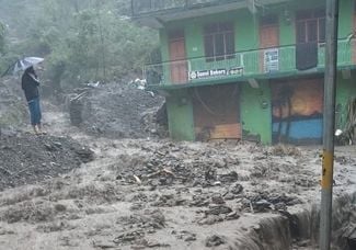 नित्थर–बागीपुल–निरमंड सड़क मार्ग उर्टू क्षतिग्रस्त। संवाद नित्थर–बागीपुल–निरमंड सड़क मार्ग उर्टू क्षतिग्रस्त। संवाद