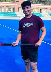 राजकीय इंटर कॉलेज मैदान में हॉकी का अभ्यास करते खिलाड़ी। संवाद राजकीय इंटर कॉलेज मैदान में हॉकी का अभ्यास करते खिलाड़ी। संवाद