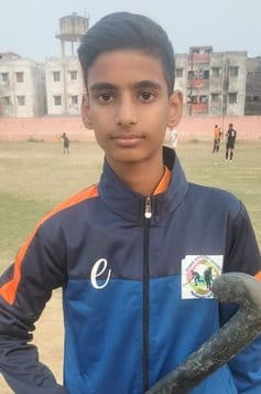 राजकीय इंटर कॉलेज मैदान में हॉकी का अभ्यास करते खिलाड़ी। संवाद राजकीय इंटर कॉलेज मैदान में हॉकी का अभ्यास करते खिलाड़ी। संवाद