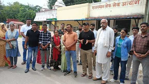 एसआई भर्ती परीक्षा 2021 रद्द होने पर अभ्यर्थियों का गुस्सा