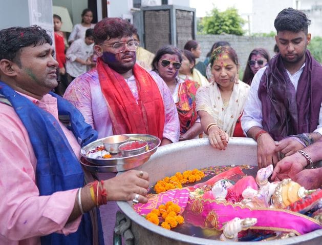 फोटो 47- सोनीपत के सर्राफा एवं गंज बाजार में गणपति महोत्सव के दौरान अतिथि प्रवीण व वंश कुच्छल 