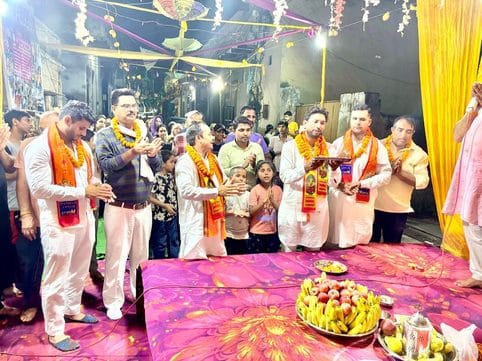 -फोटो 54 : गणपति धाम में गणेश जी के दर्शन को पहुंची महिलाएं। संंवाद -फोटो 54 : गणपति धाम में गणेश जी के दर्शन को पहुंची महिलाएं। संंवाद