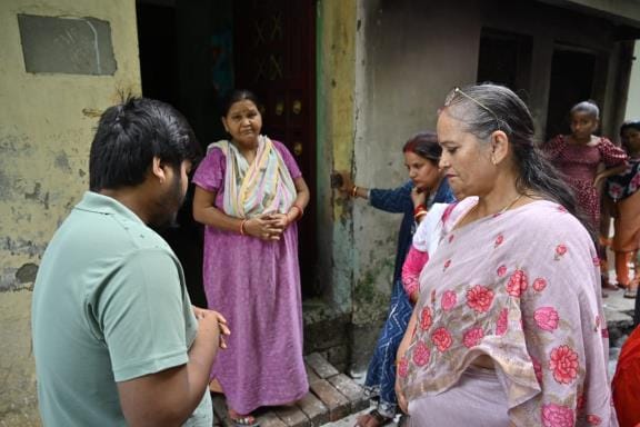 जानकीपुरम में महापौर सुषमा खर्कवाल। जानकीपुरम में महापौर सुषमा खर्कवाल।