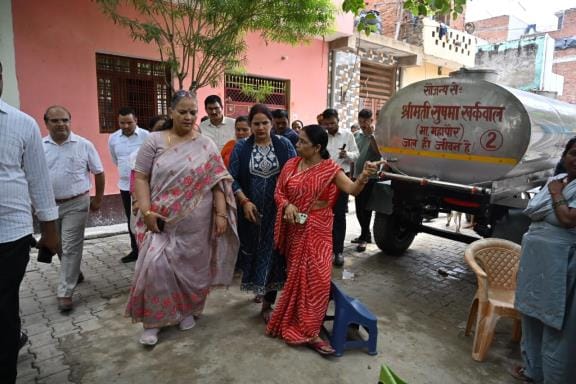 जानकीपुरम में महापौर सुषमा खर्कवाल। जानकीपुरम में महापौर सुषमा खर्कवाल।