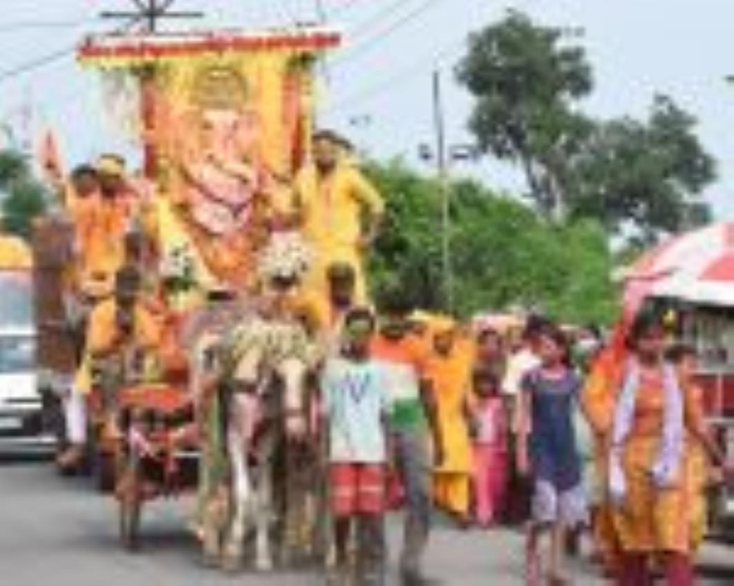 झूलेलालघाट, कुड़ियाघाट और खाटू श्याम मंदिर घाट पर सुबह से ही विसर्जन शुरू हो गया जो शाम तक जारी