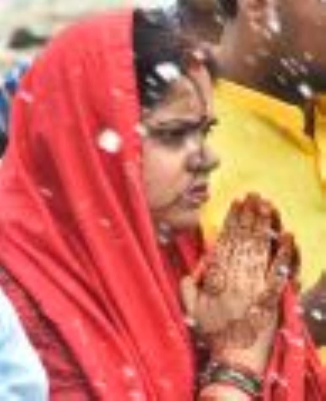 झूलेलालघाट, कुड़ियाघाट और खाटू श्याम मंदिर घाट पर सुबह से ही विसर्जन शुरू हो गया जो शाम तक जारी