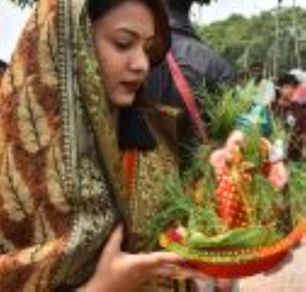 झूलेलालघाट, कुड़ियाघाट और खाटू श्याम मंदिर घाट पर सुबह से ही विसर्जन शुरू हो गया जो शाम तक जारी