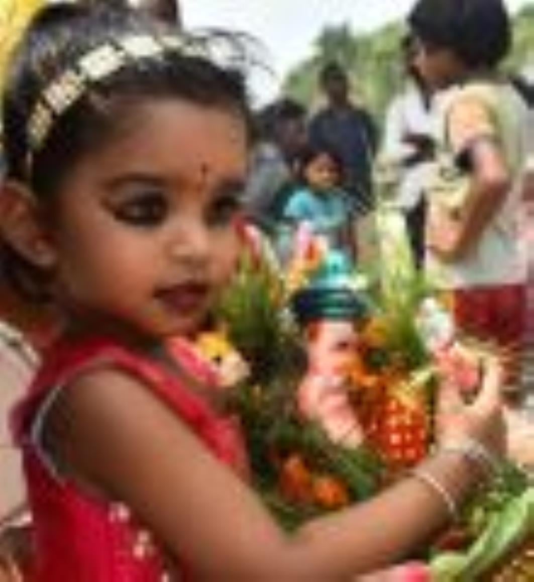 झूलेलालघाट, कुड़ियाघाट और खाटू श्याम मंदिर घाट पर सुबह से ही विसर्जन शुरू हो गया जो शाम तक जारी