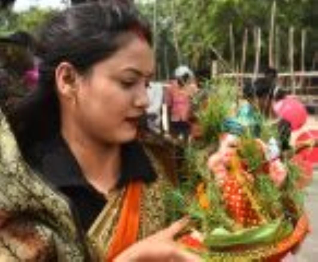 झूलेलालघाट, कुड़ियाघाट और खाटू श्याम मंदिर घाट पर सुबह से ही विसर्जन शुरू हो गया जो शाम तक जारी