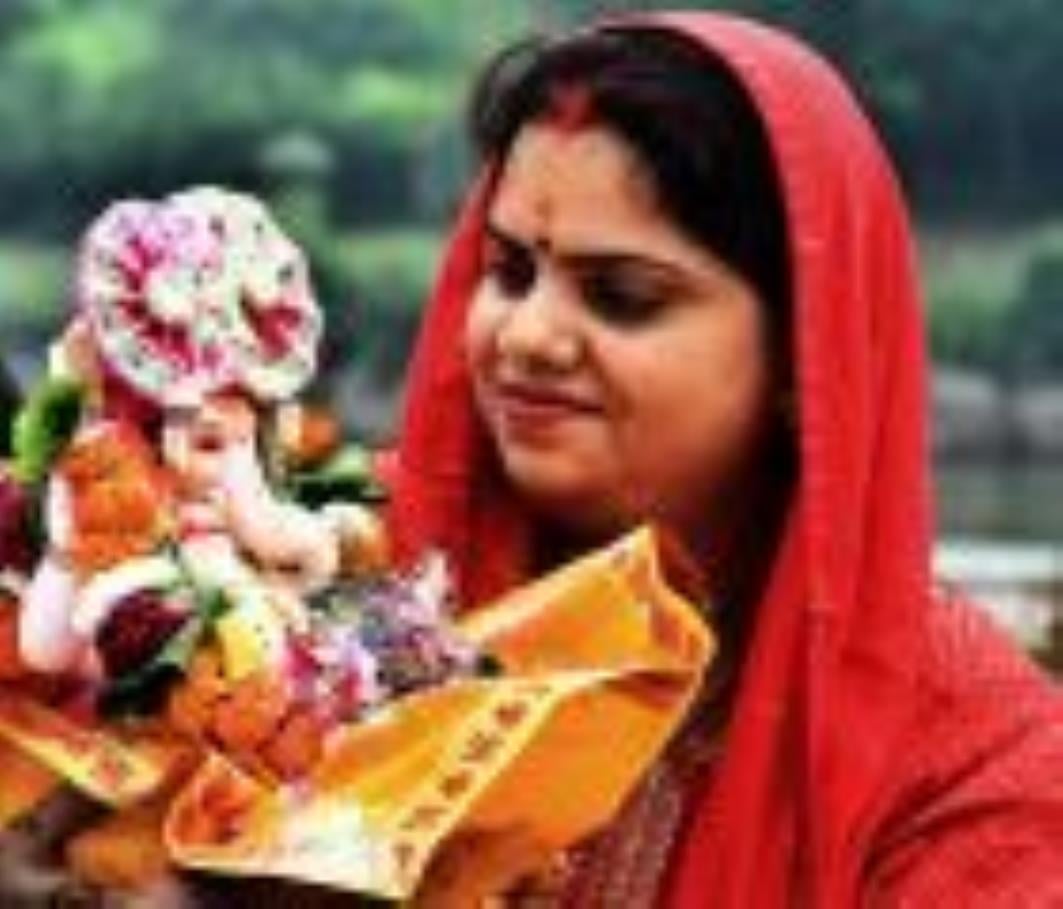 झूलेलालघाट, कुड़ियाघाट और खाटू श्याम मंदिर घाट पर सुबह से ही विसर्जन शुरू हो गया जो शाम तक जारी