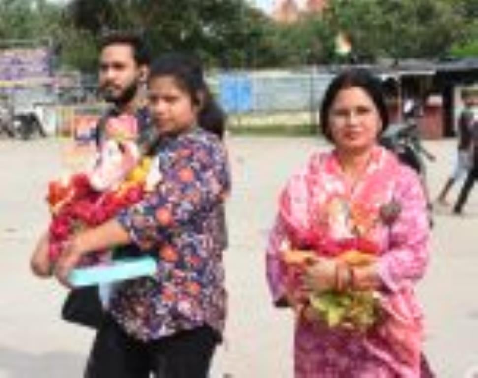 झूलेलालघाट, कुड़ियाघाट और खाटू श्याम मंदिर घाट पर सुबह से ही विसर्जन शुरू हो गया जो शाम तक जारी