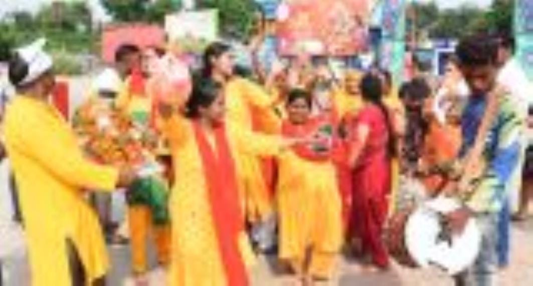 झूलेलालघाट, कुड़ियाघाट और खाटू श्याम मंदिर घाट पर सुबह से ही विसर्जन शुरू हो गया जो शाम तक जारी