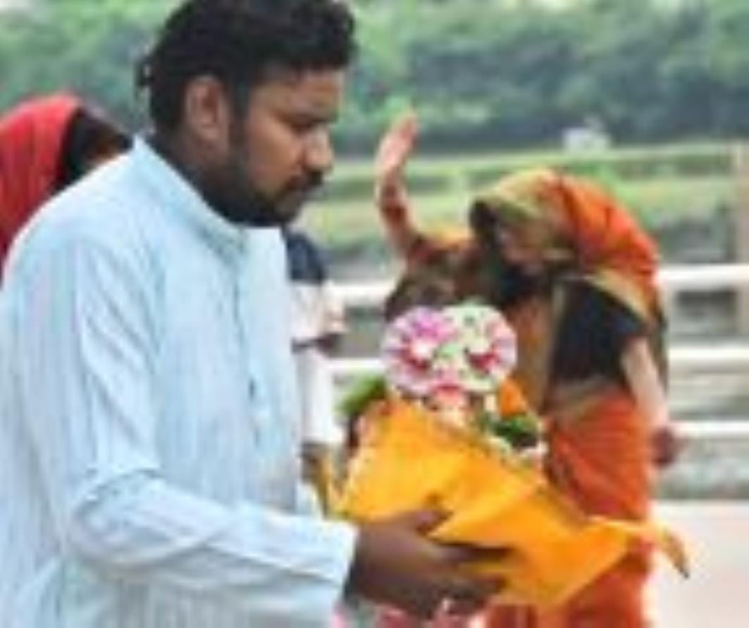 झूलेलालघाट, कुड़ियाघाट और खाटू श्याम मंदिर घाट पर सुबह से ही विसर्जन शुरू हो गया जो शाम तक जारी