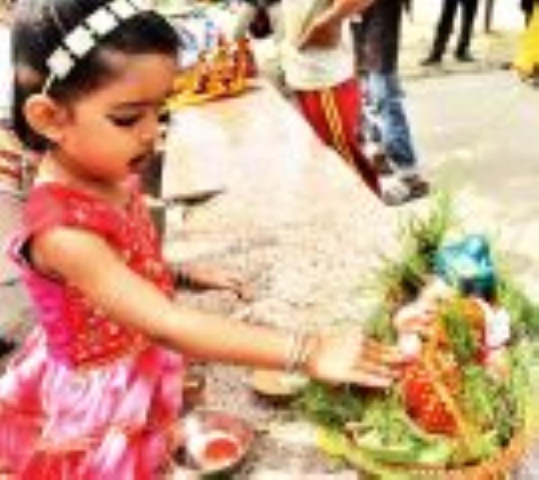 झूलेलालघाट, कुड़ियाघाट और खाटू श्याम मंदिर घाट पर सुबह से ही विसर्जन शुरू हो गया जो शाम तक जारी