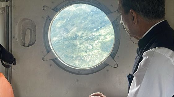 करियां स्थिति एनएचपीसी के सभागार में आपदा को लेकर बैठक करते मुख्यमंत्री। -स्रोतः प्रशासन