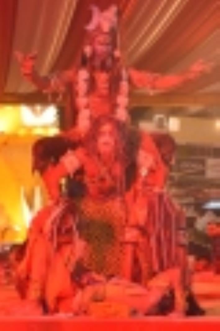 पत्रकारपुरम चौराहे के पास गणेशोत्सव में शुक्रवार को नवदुर्गा नृत्य नाटिका का मंचन किया गया। पत्रकारपुरम चौराहे के पास गणेशोत्सव में शुक्रवार को नवदुर्गा नृत्य नाटिका का मंचन किया गया।