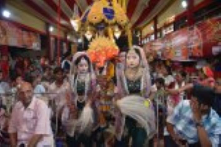 पत्रकारपुरम चौराहे के पास गणेशोत्सव में शुक्रवार को नवदुर्गा नृत्य नाटिका का मंचन किया गया। पत्रकारपुरम चौराहे के पास गणेशोत्सव में शुक्रवार को नवदुर्गा नृत्य नाटिका का मंचन किया गया।