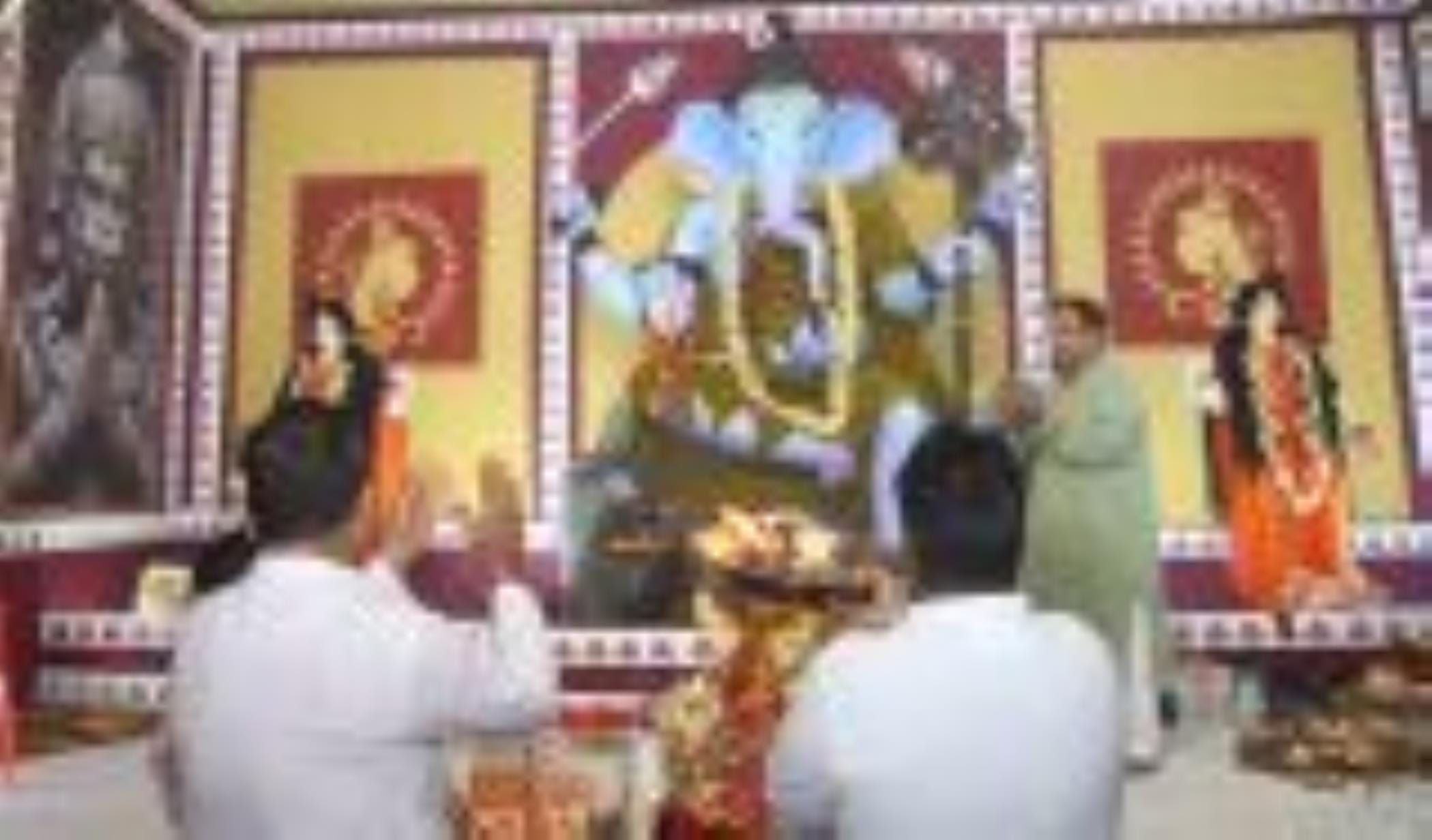 शुक्रवार को गणपति के विधि-विधान से पूजन और आरती के साथ ही शाम को सांस्कृतिक कार्यक्रमों का आयोज शुक्रवार को गणपति के विधि-विधान से पूजन और आरती के साथ ही शाम को सांस्कृतिक कार्यक्रमों का आयोज