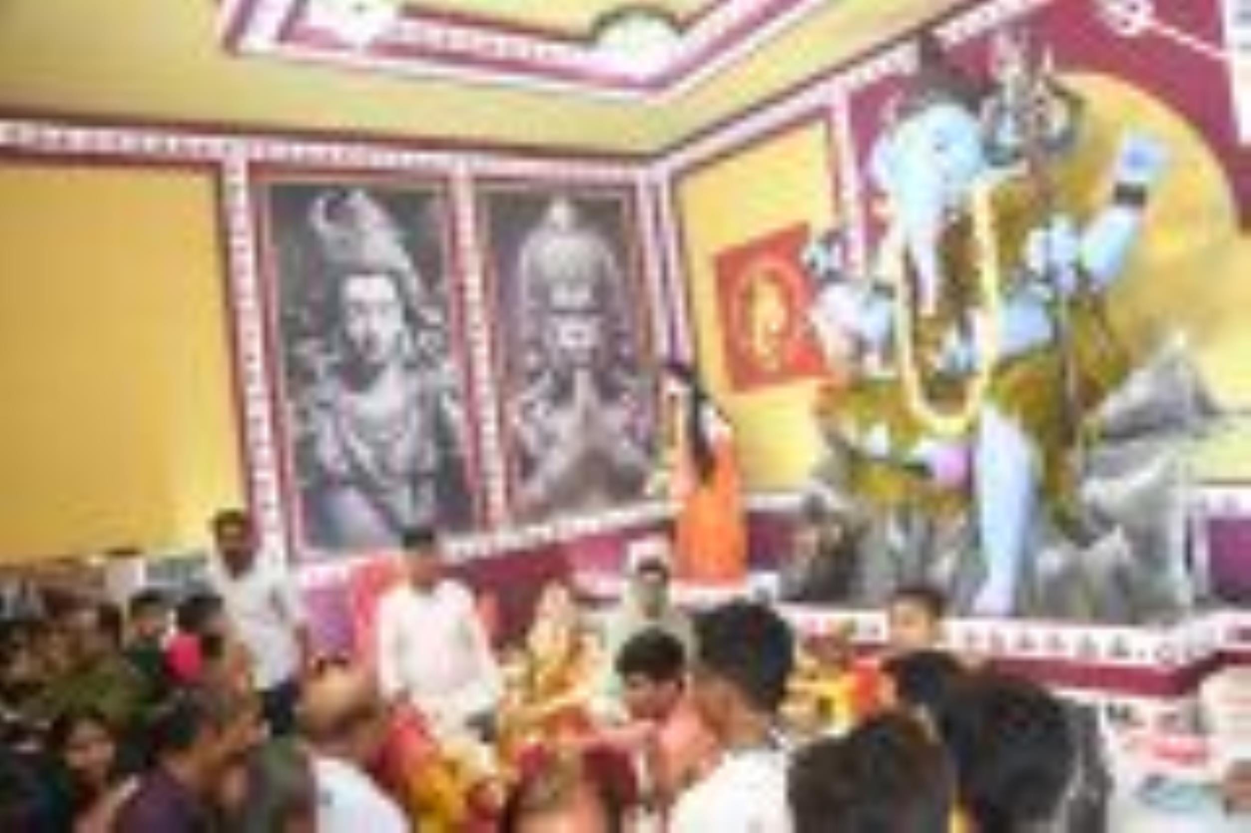 शुक्रवार को गणपति के विधि-विधान से पूजन और आरती के साथ ही शाम को सांस्कृतिक कार्यक्रमों का आयोज शुक्रवार को गणपति के विधि-विधान से पूजन और आरती के साथ ही शाम को सांस्कृतिक कार्यक्रमों का आयोज