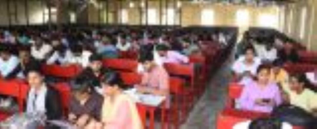 अलीगंज स्थित राजकीय औद्योगिक प्रशिक्षण संस्थान (आईटीआई) में शनिवार को टाटा मोटर्स की ओर से कैंप