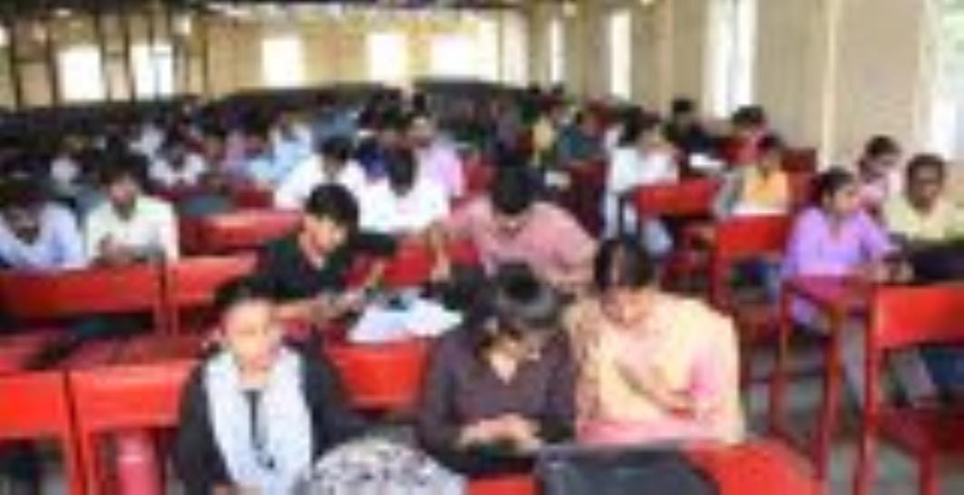 अलीगंज स्थित राजकीय औद्योगिक प्रशिक्षण संस्थान (आईटीआई) में शनिवार को टाटा मोटर्स की ओर से कैंप