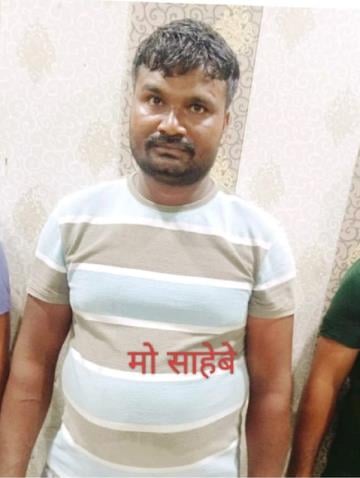 बरामद ऑक्सीटोसिन की जांच करती एसटीएफ की टीम व गिरफ्तार किए गए आरोपी। बरामद ऑक्सीटोसिन की जांच करती एसटीएफ की टीम व गिरफ्तार किए गए आरोपी।