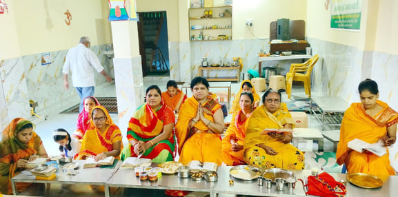 फैंसी ड्रेस प्रतियोगिता में हिस्सा लेते बच्चे। संवाद