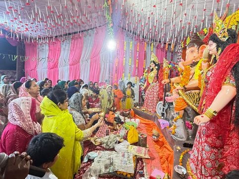 गणपति महोत्सव में सांस्कृतिक कार्यक्रम प्रस्तुत करते बच्चे स्रोत संवाद गणपति महोत्सव में सांस्कृतिक कार्यक्रम प्रस्तुत करते बच्चे स्रोत संवाद
