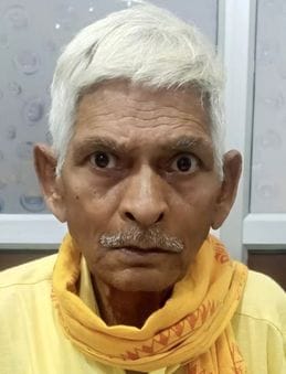 गुवारा के देहदानी राजेंद्र प्रसाद केसरवानी की अंतिम यात्रा के दौरान उमड़ी भीड़। संवाद गुवारा के देहदानी राजेंद्र प्रसाद केसरवानी की अंतिम यात्रा के दौरान उमड़ी भीड़। संवाद