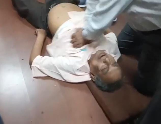 हिंदी संस्थान में उपन्यास के विमोचन समारोह में वक्तव्य देते समय प्रदेश के पूर्व मुख्य सचिव और स