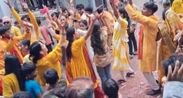 खमरिया में विसर्जन के दौरान बप्पा की प्रतिमा। संवाद खमरिया में विसर्जन के दौरान बप्पा की प्रतिमा। संवाद
