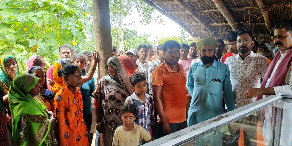पलिया के फरसहिया गांव निवासी मृतक करन का फाइल फोटो। पलिया के फरसहिया गांव निवासी मृतक करन का फाइल फोटो।