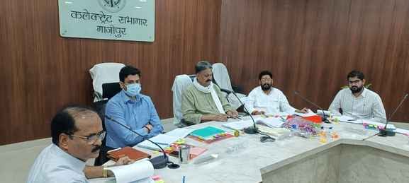 राइफल क्लब सभागार में जिला विद्युत समिति की बैठक शामिल सांसद अफजाल अंसारी, डीएम अविनाश कुमार व 