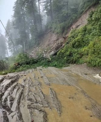 रामपुर देलठ छलान सड़क अवरूद्ध