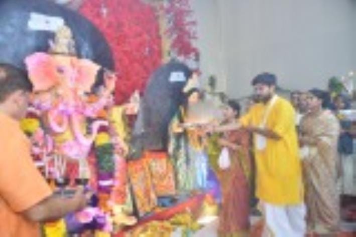 शनिवार को विभिन्न पंडालों में गणपति की विधि-विधान से पूजा, आरती और सांस्कृतिक कार्यक्रमों का आय शनिवार को विभिन्न पंडालों में गणपति की विधि-विधान से पूजा, आरती और सांस्कृतिक कार्यक्रमों का आय