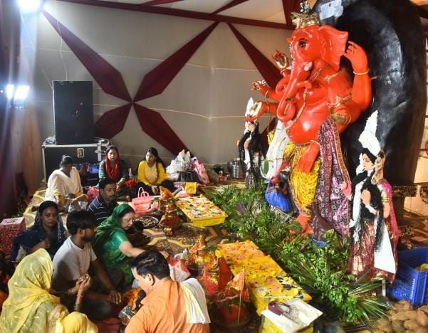 शनिवार को विभिन्न पंडालों में गणपति की विधि-विधान से पूजा, आरती और सांस्कृतिक कार्यक्रमों का आय शनिवार को विभिन्न पंडालों में गणपति की विधि-विधान से पूजा, आरती और सांस्कृतिक कार्यक्रमों का आय