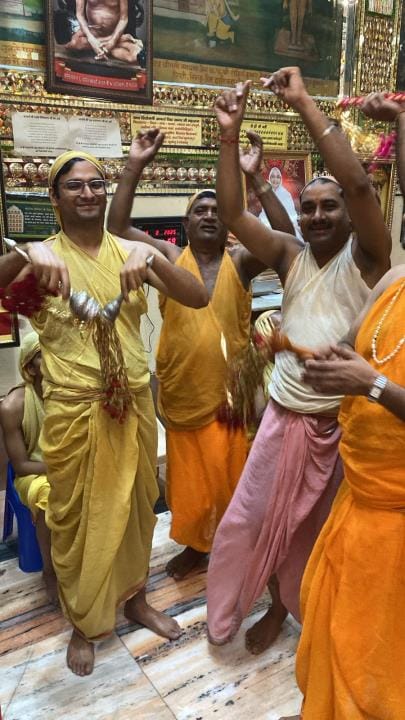 श्री नेमिनाथ जिनालय चौक में दशलक्षण महापर्व के तीसरे दिन शनिवार को कानपुर से आए पं. सुमित शास्त श्री नेमिनाथ जिनालय चौक में दशलक्षण महापर्व के तीसरे दिन शनिवार को कानपुर से आए पं. सुमित शास्त