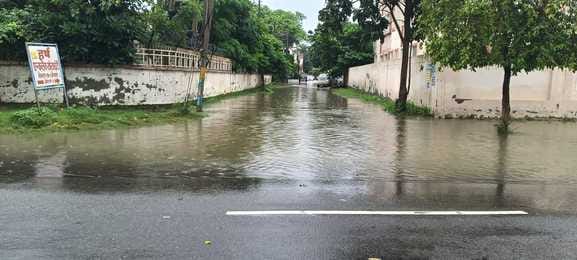 10 कैथल। बारिश के बाद अंबाला रोड पर हुआ जलभराव। संवाद