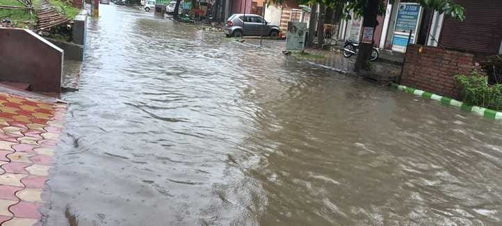 10 कैथल। बारिश के बाद अंबाला रोड पर हुआ जलभराव। संवाद