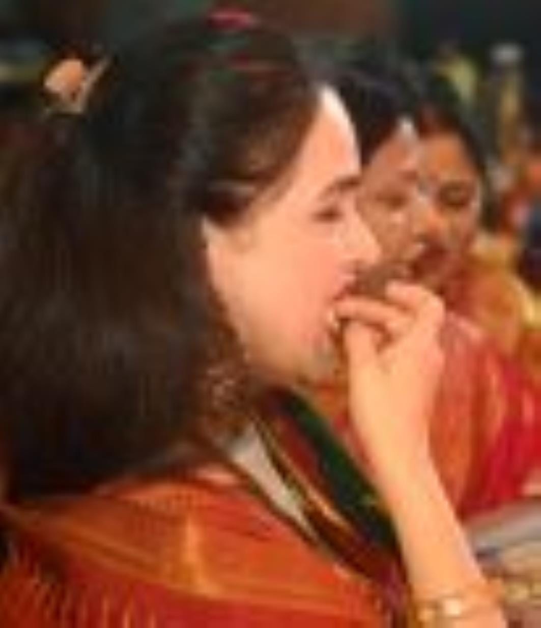 अभिनेत्री पद्मिनी कोल्हापुरे ने चौक के राम मनोहर लोहिया लॉन में चल रहे गणेश उत्सव में पहुंचकर ग अभिनेत्री पद्मिनी कोल्हापुरे ने चौक के राम मनोहर लोहिया लॉन में चल रहे गणेश उत्सव में पहुंचकर ग