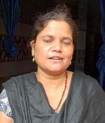 अंबाला छावनी के टांगरी बांध क्षेत्र के विश्वकर्मा नगर में बाढ़ के कारण खराब हुए सोफे। संवाद