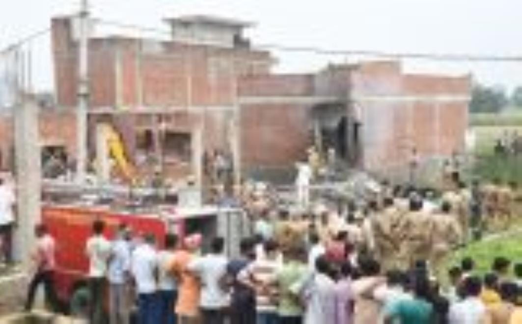 बेहटा में धमाका : दिखा हादसे का खौफनाक मंजर बेहटा में धमाका : दिखा हादसे का खौफनाक मंजर