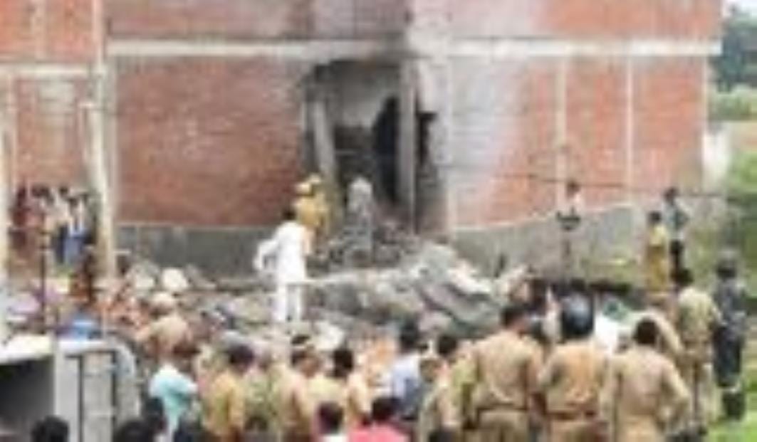 बेहटा में धमाका : दिखा हादसे का खौफनाक मंजर बेहटा में धमाका : दिखा हादसे का खौफनाक मंजर