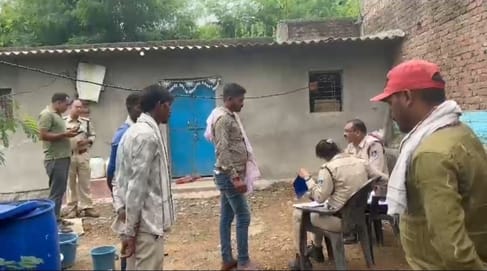 बक्से में मिली महिला की लाश