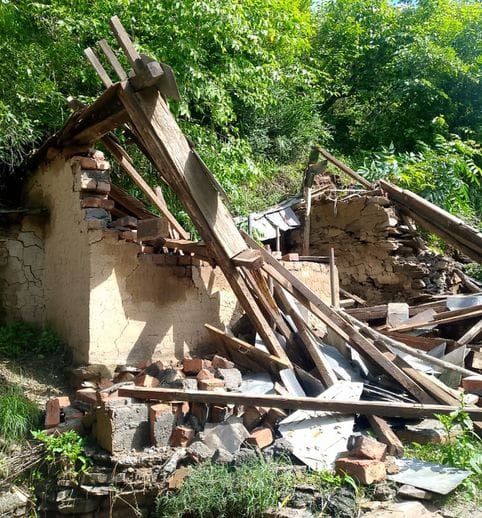चंबा के सलूणी में बारिश के कारण क्षतिग्रस्त मकान।संवाद