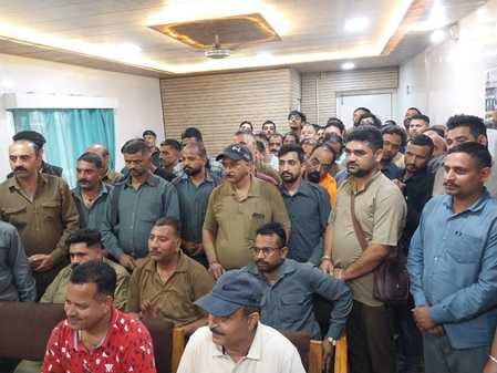 चंबा मे भारी बारिश के चलते बंद पड़ा अलवास-किलाड़ मार्ग।स्रोत जागरूक पाठक चंबा मे भारी बारिश के चलते बंद पड़ा अलवास-किलाड़ मार्ग।स्रोत जागरूक पाठक