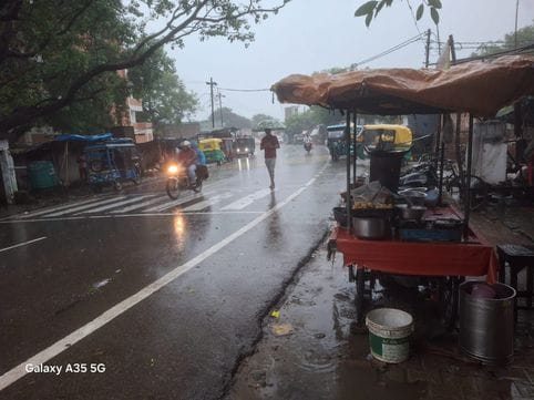 हयातनगर में प्रशांत की मौत से गम डूबा परिवार। संवाद